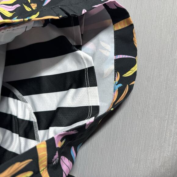 Chubbies 'The Black Light Nights' 5.5" Lined Swim Trunks Men’s Size Medium - Picture 6 of 7